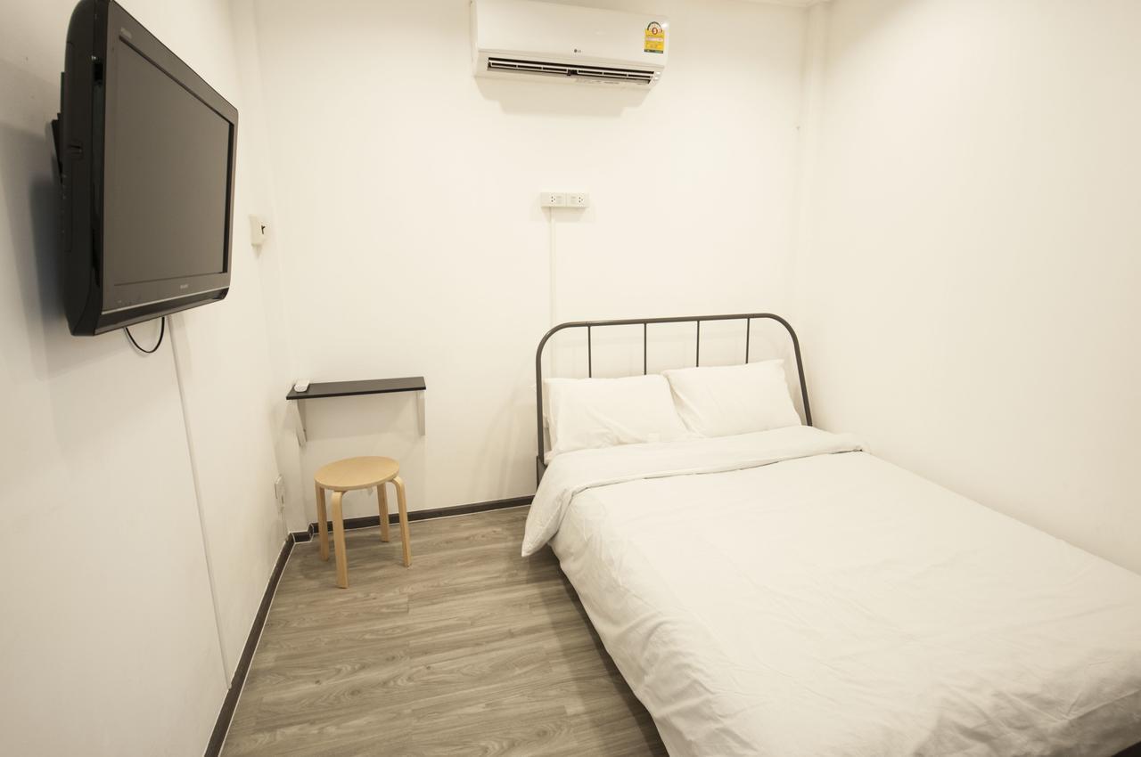The Hidden House Hostel Bangkok Exterior photo