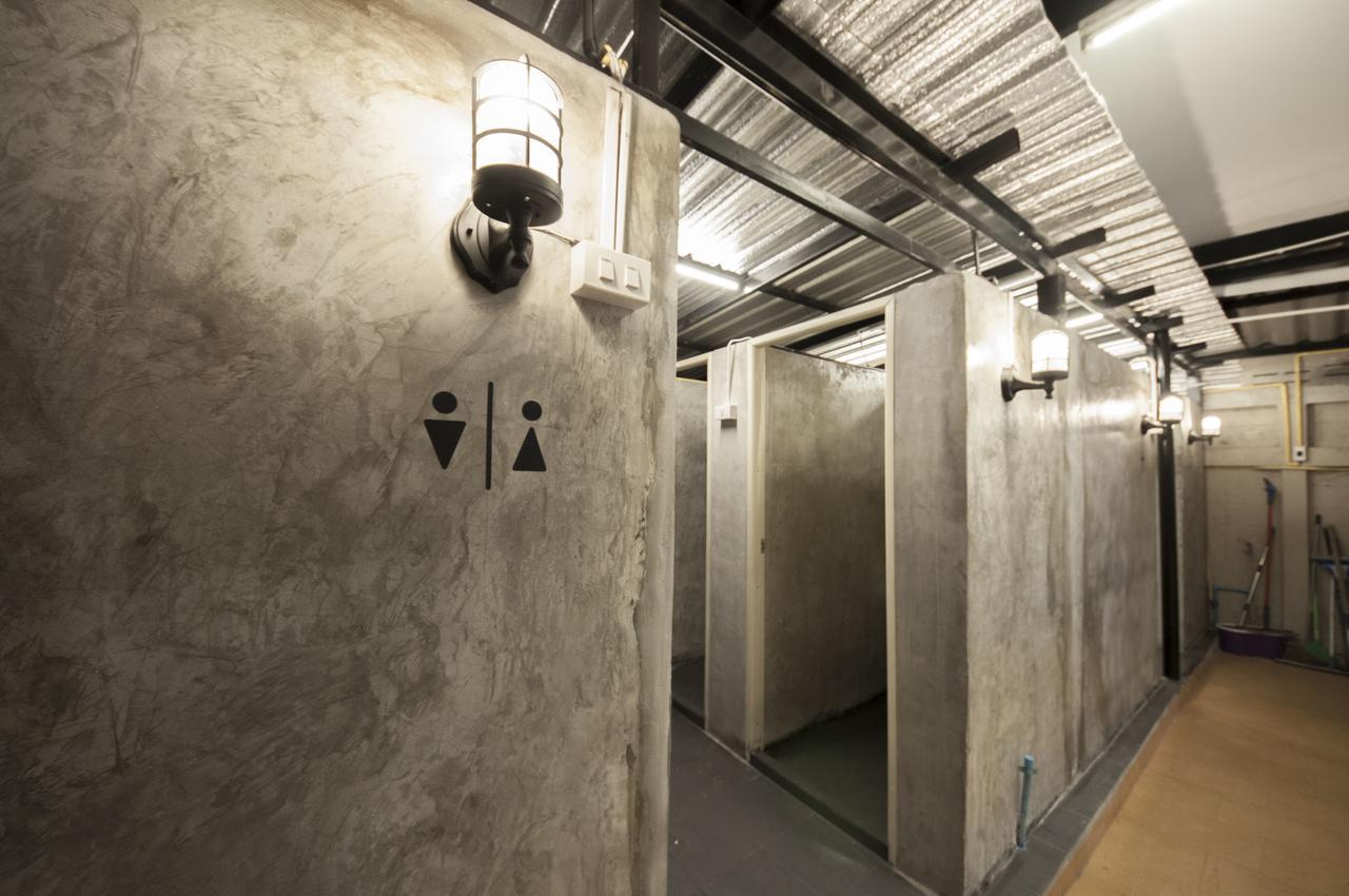 The Hidden House Hostel Bangkok Exterior photo