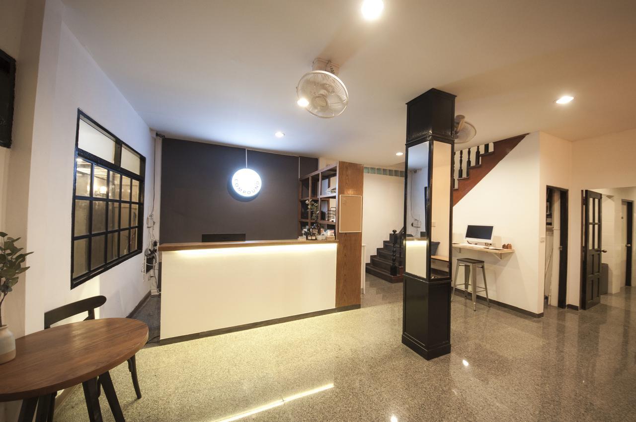 The Hidden House Hostel Bangkok Exterior photo