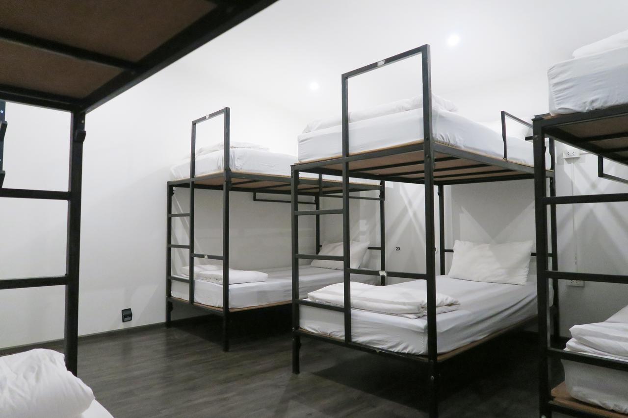 The Hidden House Hostel Bangkok Exterior photo