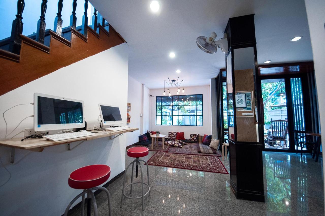 The Hidden House Hostel Bangkok Exterior photo