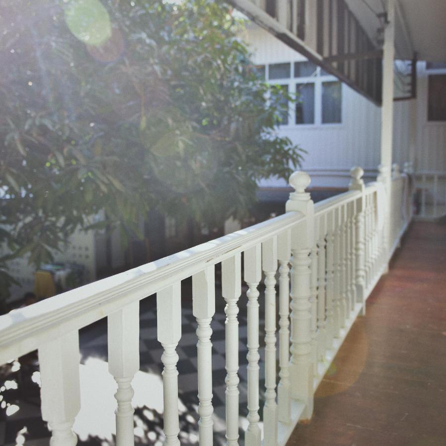 The Hidden House Hostel Bangkok Exterior photo